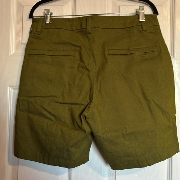 lululemon athletica Olive Green Men's Flat Front Shorts - Picture 6 of 9